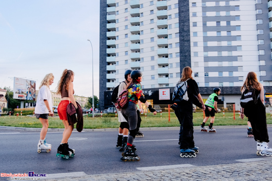 Nightskating Białystok. 3 przejazd rolkarzy