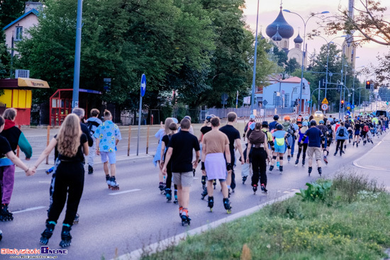 Nightskating Białystok. 3 przejazd rolkarzy