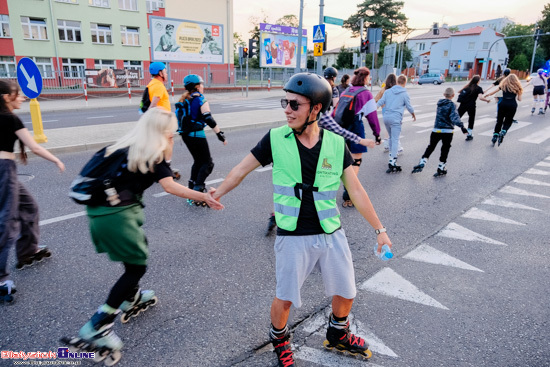 Nightskating Białystok. 3 przejazd rolkarzy