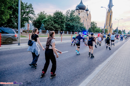 Nightskating Białystok. 3 przejazd rolkarzy