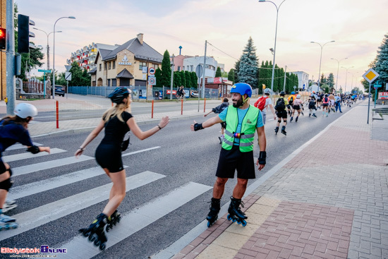 Nightskating Białystok. 3 przejazd rolkarzy