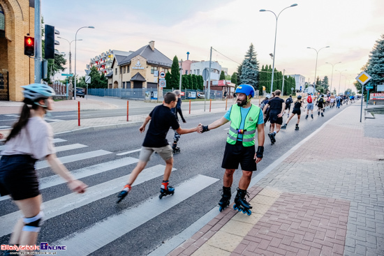 Nightskating Białystok. 3 przejazd rolkarzy