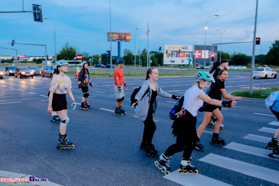 Nightskating Białystok. 3 przejazd rolkarzy