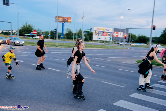 Nightskating Białystok. 3 przejazd rolkarzy