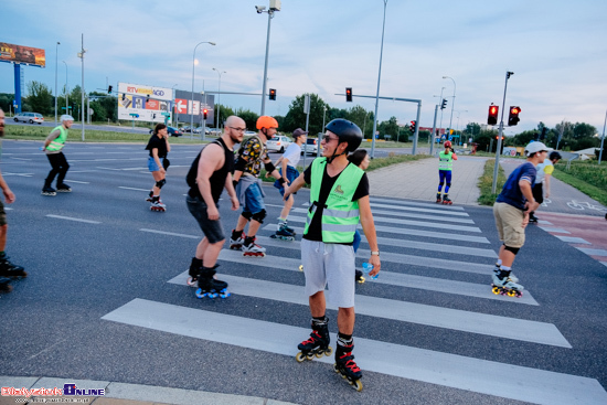 Nightskating Białystok. 3 przejazd rolkarzy