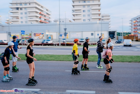 Nightskating Białystok. 3 przejazd rolkarzy