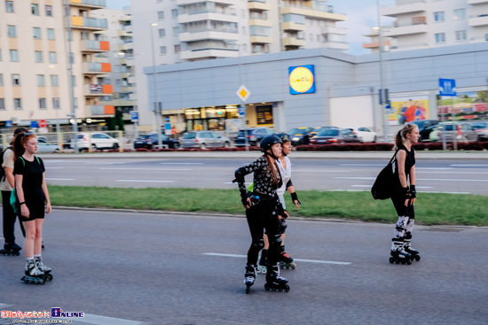 Nightskating Białystok. 3 przejazd rolkarzy