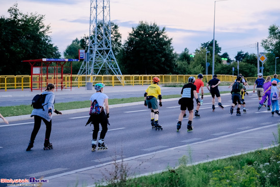 Nightskating Białystok. 3 przejazd rolkarzy