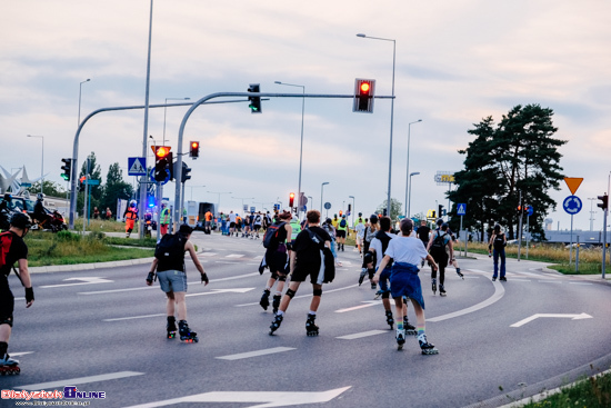 Nightskating Białystok. 3 przejazd rolkarzy