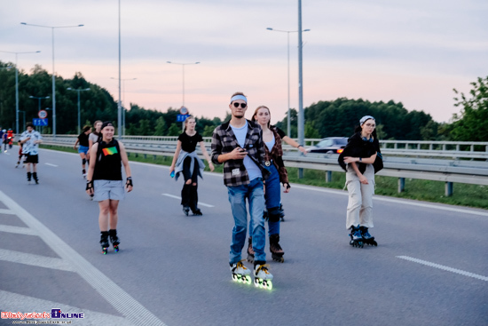 Nightskating Białystok. 3 przejazd rolkarzy