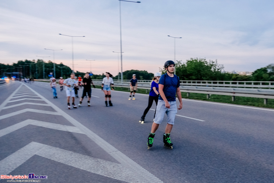 Nightskating Białystok. 3 przejazd rolkarzy