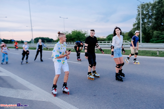 Nightskating Białystok. 3 przejazd rolkarzy