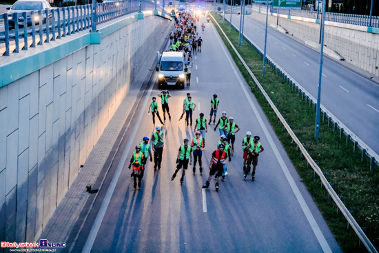 Nightskating Białystok. 3 przejazd rolkarzy