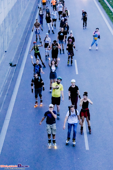 Nightskating Białystok. 3 przejazd rolkarzy