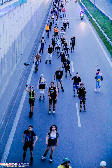 Nightskating Białystok. 3 przejazd rolkarzy