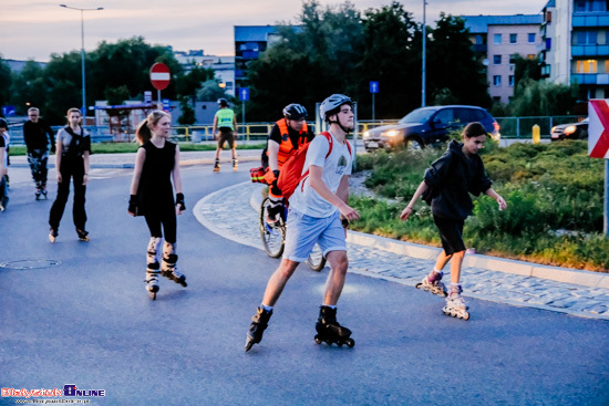 Nightskating Białystok. 3 przejazd rolkarzy