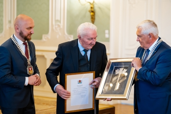 2023.02.17 - Prof. Marian Czesław Szamatowicz Honorowym Obywatelem Miasta Białystok