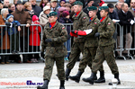 10.11.2013r. Prezydent miasta przekazuje mieszkańcom flagi