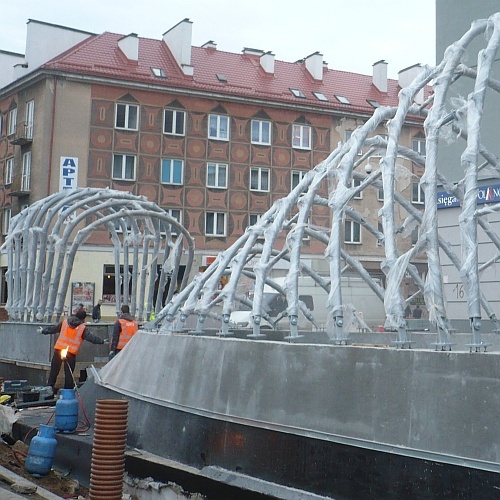 Wejście do przejść podziemnych i osłona windy