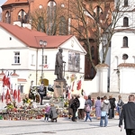 Transmisja ceremonii pogrzebowych na Rynku Kościuszki