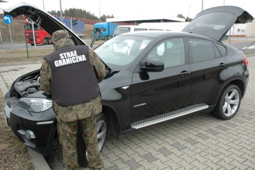 Na granicy zatrzymano kradzione BMW warte 220 tys. zł