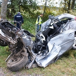 Opel uderzył w drzewo. Kierowca zginął na miejscu