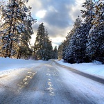 Synoptycy ostrzegają przed śliskimi i zaśnieżonymi drogami