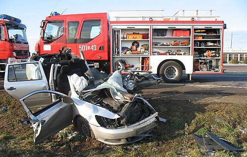 Zderzenie 4 samochodów na "ósemce". Zginął mężczyzna