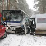 Wypadek autobusu szkolnego. Jedna osoba ciężko ranna