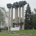 Prokuratura jeszcze raz zbada sprawę napisów na Pomniku Bohaterów Ziemi Białostockiej