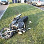 Motocyklista uderzył w słup oświetleniowy. 18-latek nie żyje