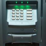 Jak korzystać z karty bankomatowej lub e-konta? Bezpłatne spotkania dla osób 50+