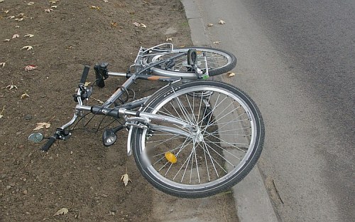 Pijany kierowca potrącił rowerzystę. 87-latek trafił do szpitala