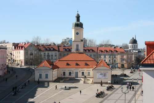 Statystyczny białostoczanin. Ile godzin pracuje i ile zarabia?