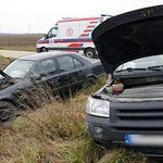 Zderzenie dwóch aut. 58-letni kierowca w szpitalu