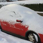 Temperatura na minusie i problemy z zapaleniem auta? Przed zimą sprawdź akumulator