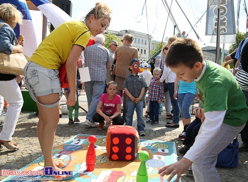 Piknik przed Teatrem Dramatycznym. Atrakcje nie tylko dla dzieci