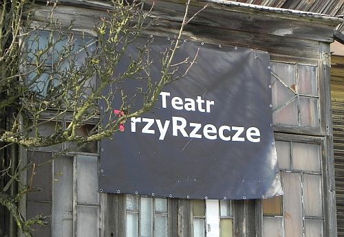 Chciał spalić teatr TrzyRzecze. Wysoka grzywna dla Pawła J.