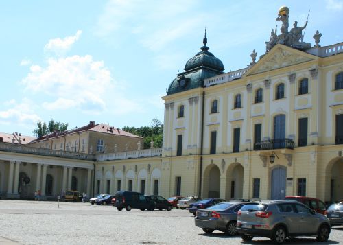 Specjalistyczne badania i nowoczesny sprzęt na Uniwersytecie Medycznym. Powstanie też biobank