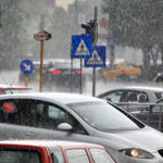 Meteorolodzy ostrzegają: trudne warunki na drogach. Już są pierwsze wypadki