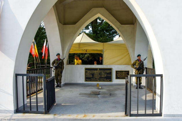 Przez 77 lat leżała w prywatnym mieszkaniu. Historyczna tablica wróci na godne miejsce