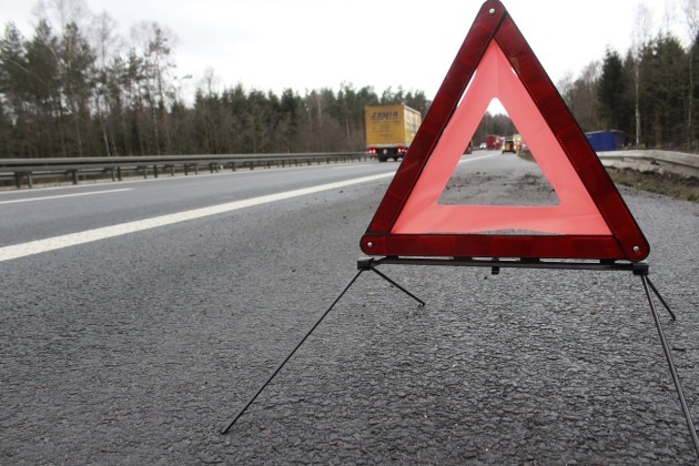 Zderzenie opla i ciężarówki. Nie żyje jedna osoba