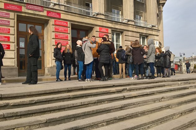 "Uniwersytet jest wolny od polityki, plac też powinien". Studenci o pomniku Kaczyńskiego