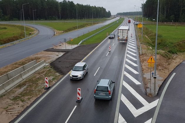 Zmiany na budowie trasy do Warszawy. Na razie kosmetyczne, ale to dobry prognostyk