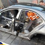 Drogie auta, skradzione w Anglii, były demontowane w Podlaskiem. CBŚP rozbiło 