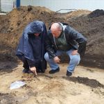 Ekshumacje przy Wysockiego. Odnaleziono szczątki ponad 20 osób oraz ich rzeczy