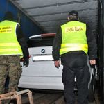Kradzione BMW w litewskim tirze. Niecodzienny przemyt na granicy