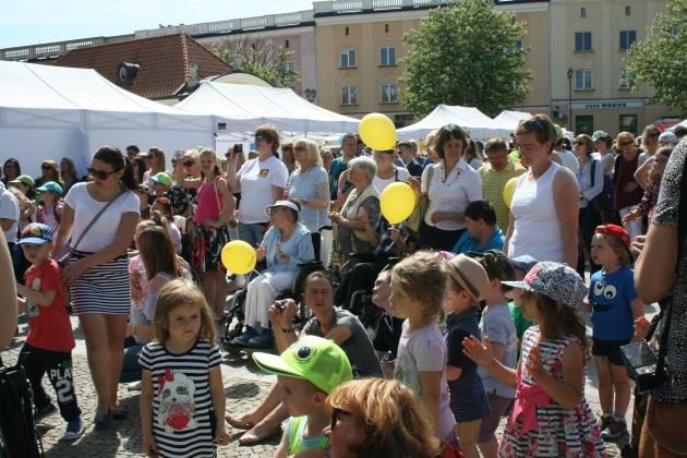 XVI Marsz Godności Niepełnosprawnych. Śpiewy, tańce i mnóstwo radości na Rynku Kościuszki