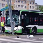 Wypadek autobusu BKM na ul. Wyszyńskiego. 15 osób trafiło do szpitala [ZDJĘCIA]
