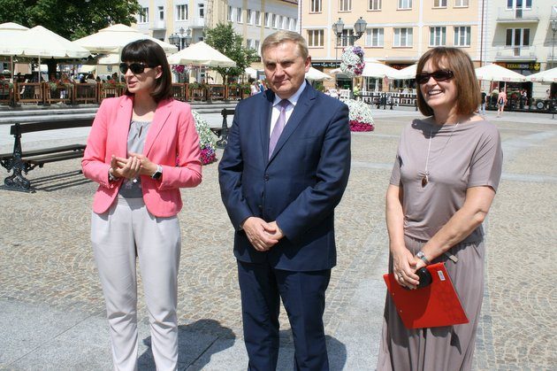 Upamiętnią rocznice powstania śpiewem. Koncert na Rynku Kościuszki